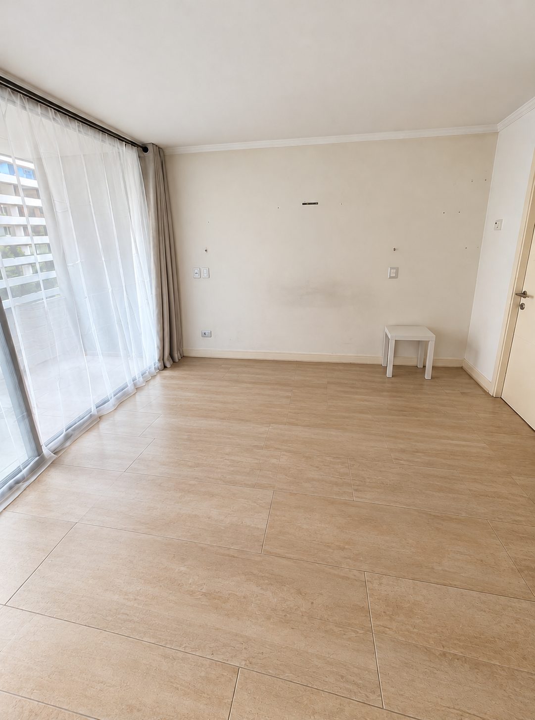 Studio en Las Condes antes: vacío